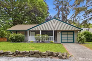 1013 NE 126th St, Seattle, WA 98125 - Photo 2