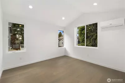 516 N 102nd Street, Seattle, WA 98133 - Photo 12