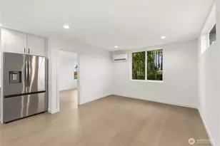 516 N 102nd St, Seattle, WA 98133 - Photo 8