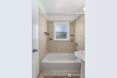 8111 10th Avenue S, Seattle, WA 98108 - Photo 14