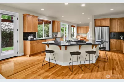 323 239th Ct SE, Sammamish, WA 98074 - Photo 16