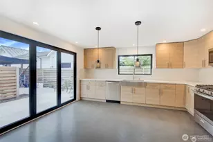 4608 NE 47th St, Seattle, WA 98105 - Photo 4