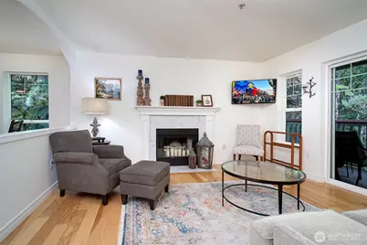 18501 SE Newport Way #J238, Issaquah, WA 98027 - Photo 2
