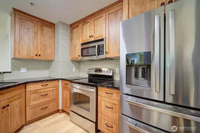 18501 SE Newport Way #J238, Issaquah, WA 98027 - Photo 8