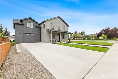 307 S 17th Street, Lynden, WA 98264 - Photo 2