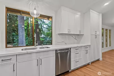 16438 SE 22nd Street, Bellevue, WA 98008 - Photo 14