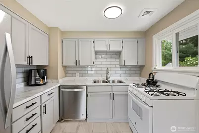 15401 2nd Avenue NE, Shoreline, WA 98155 - Photo 10
