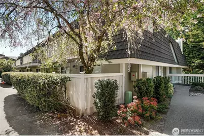 9907 NE 124th Street #813, Kirkland, WA 98034 - Photo 2
