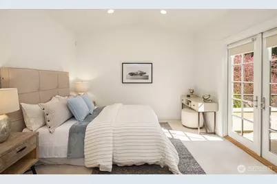 9750 SE 5th Street, Bellevue, WA 98004 - Photo 30