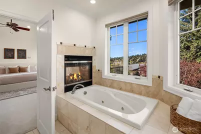 9750 SE 5th Street, Bellevue, WA 98004 - Photo 26