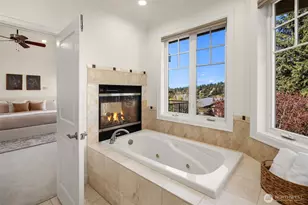 9750 SE 5th St, Bellevue, WA 98004 - Photo 26