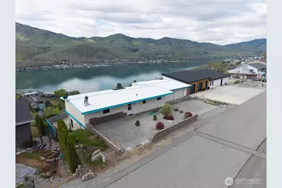 820 W Golf Course Drive, Chelan, WA 98816 - Photo 2