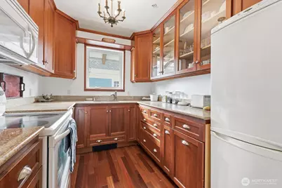 211 14th Avenue E, Seattle, WA 98112 - Photo 12