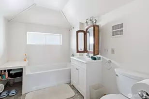 211 14th Ave E, Seattle, WA 98112 - Photo 24