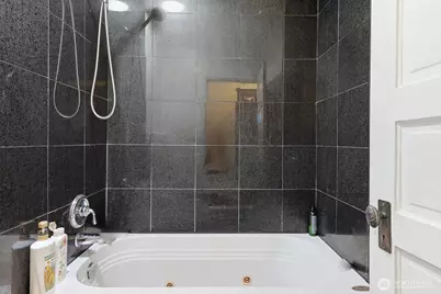 211 14th Avenue E, Seattle, WA 98112 - Photo 18