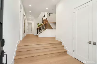 30 Enatai Drive, Bellevue, WA 98004 - Photo 16