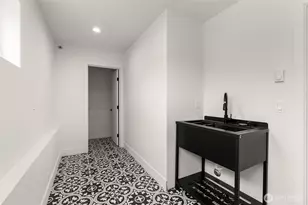 358 N 74th St, Seattle, WA 98103 - Photo 8
