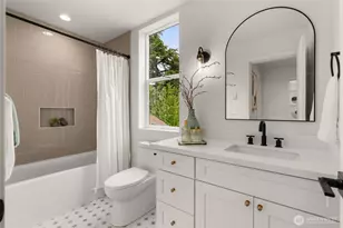 358 N 74th St, Seattle, WA 98103 - Photo 26