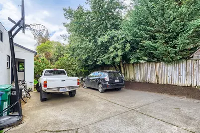 5755 25th Avenue NE, Seattle, WA 98105 - Photo 32