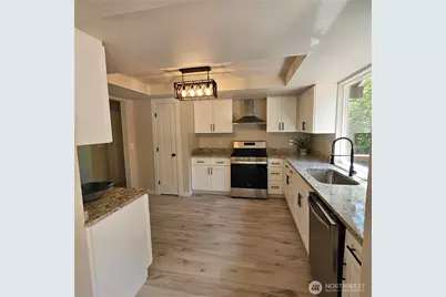 3827 Roosevelt Street NE, Bremerton, WA 98311 - Photo 10
