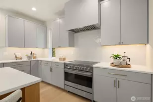 7060 Cleopatra Pl NW, Seattle, WA 98117 - Photo 12