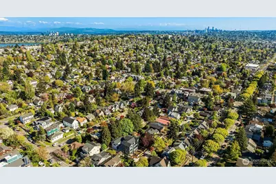 7060 Cleopatra Place NW, Seattle, WA 98117 - Photo 40