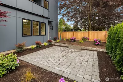 7060 Cleopatra Place NW, Seattle, WA 98117 - Photo 32