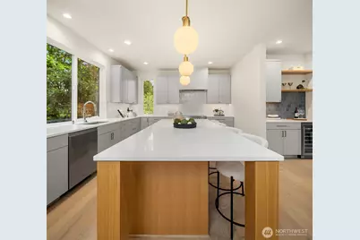 7060 Cleopatra Place NW, Seattle, WA 98117 - Photo 8