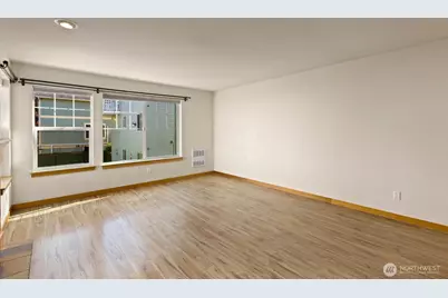 10520 Whitman Avenue N #E, Seattle, WA 98133 - Photo 4
