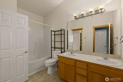 10520 Whitman Avenue N #E, Seattle, WA 98133 - Photo 10