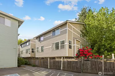 10520 Whitman Avenue N #E, Seattle, WA 98133 - Photo 2