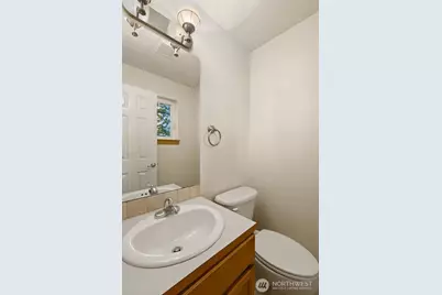 10520 Whitman Avenue N #E, Seattle, WA 98133 - Photo 8