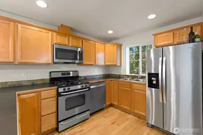 10520 Whitman Avenue N #E, Seattle, WA 98133 - Photo 6
