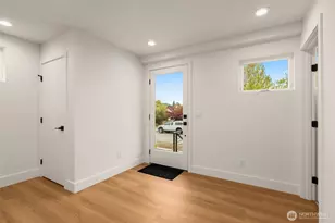 7403 Dayton Ave N, Seattle, WA 98103 - Photo 2