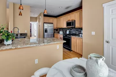 1601 NE Katsura Street #501, Issaquah, WA 98029 - Photo 8