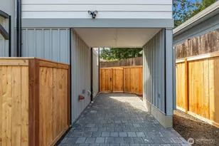 11013 Goodwin Way NE, Seattle, WA 98125 - Photo 24