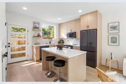 11013 Goodwin Way NE, Seattle, WA 98125 - Photo 4
