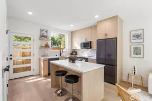 11013 Goodwin Way NE, Seattle, WA 98125 - Photo 4