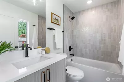 11013 Goodwin Way NE, Seattle, WA 98125 - Photo 18