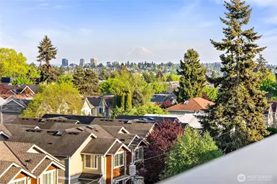 8863 Midvale Avenue N #E, Seattle, WA 98103 - Photo 32