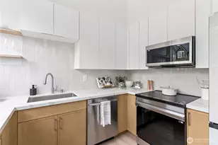 8863 Midvale Ave N, Seattle, WA 98103 - Photo 10