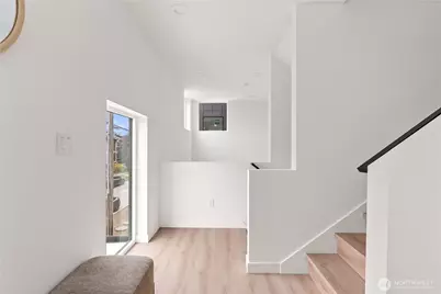 8863 Midvale Avenue N #E, Seattle, WA 98103 - Photo 14