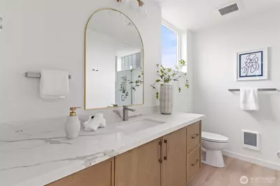8863 Midvale Avenue N #E, Seattle, WA 98103 - Photo 20