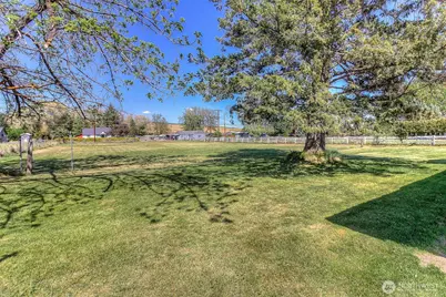 11704 Gilbert Road, Yakima, WA 98903 - Photo 6