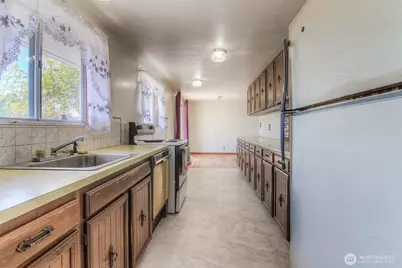 11704 Gilbert Road, Yakima, WA 98903 - Photo 10