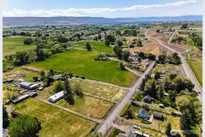 11704 Gilbert Road, Yakima, WA 98903 - Photo 2