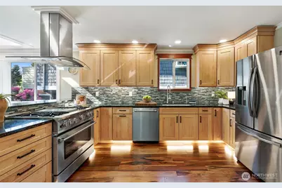 9027 6th Avenue NW, Seattle, WA 98117 - Photo 10