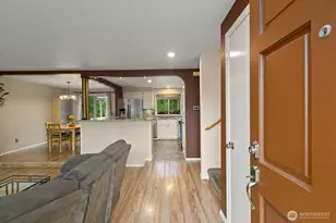 904 214th Pl SW, Lynnwood, WA 98036 - Photo 2