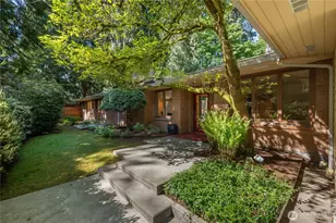 1207 NE 140th St, Seattle, WA 98125 - Photo 2