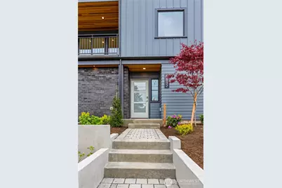 6832 47th Avenue NE, Seattle, WA 98115 - Photo 2